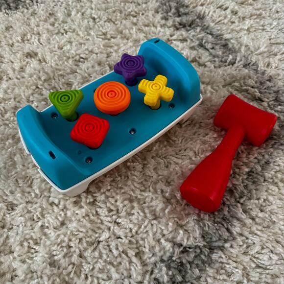Fisher-Price Tap & Turn Bench hammer toy - Picture 1 of 4
